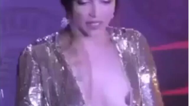 Full Video Of Deepika Padukone Nipple Incident